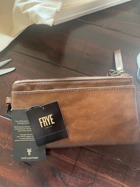 FRYE Melissa Clutch Leather double pocket Zip Wallet NWT